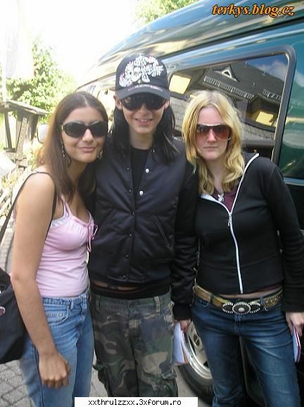 Bill si fanele. - Ce as rvea sa fiu in locu` lor > - ☼ Bill Kaulitz ☼